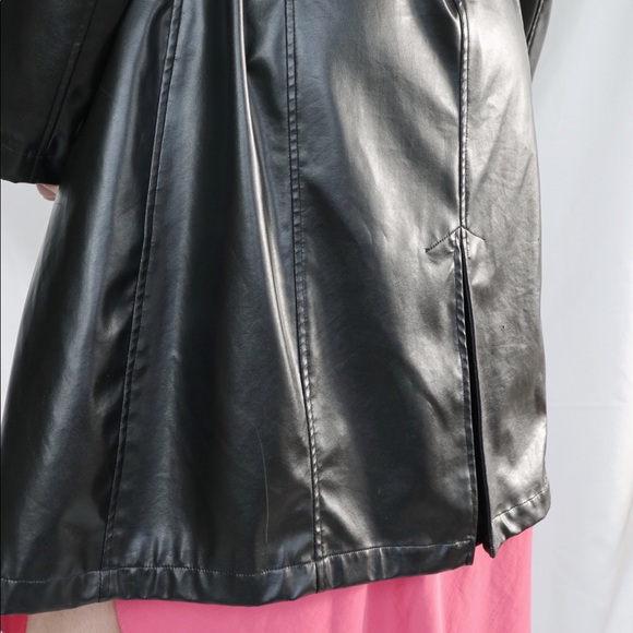 *SOLD* Leather Trenchcoat - Picture 4 of 5